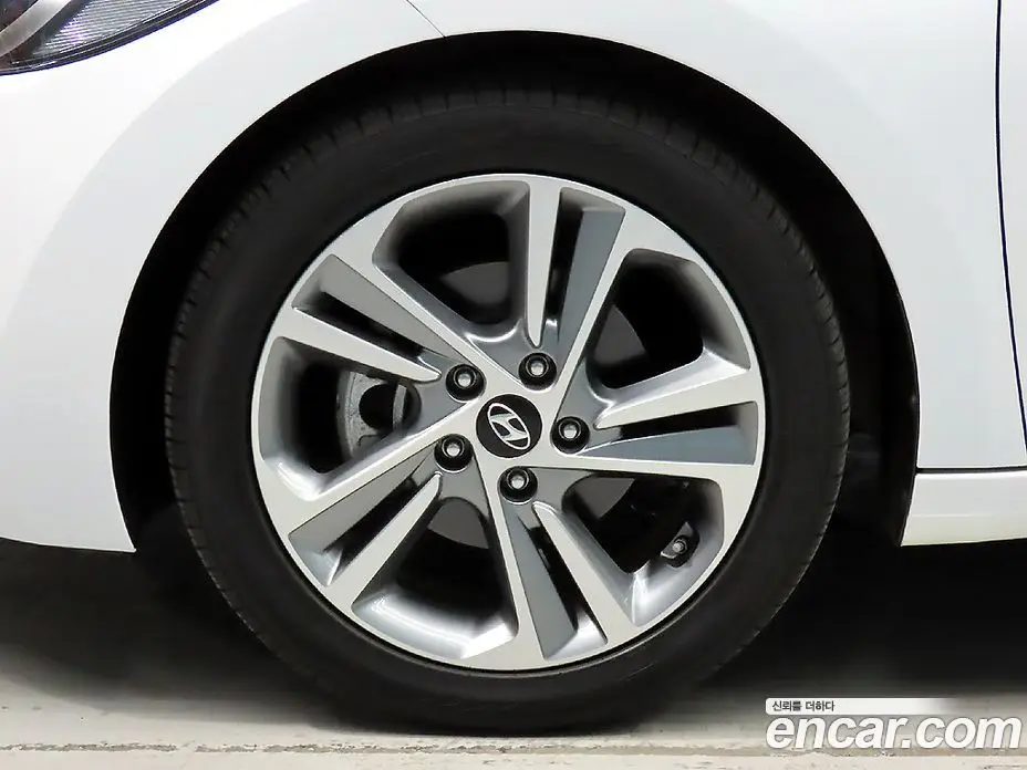 Hyundai Avante 2017 1.6 автомат (гидро), фото 19