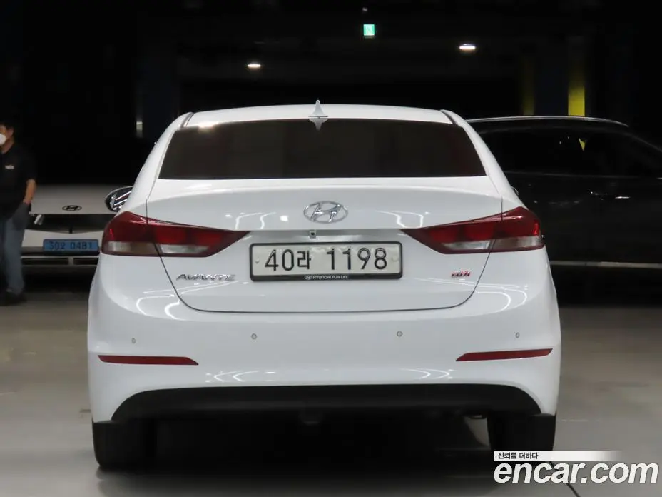 Hyundai Avante 2017 1.6 автомат (гидро), фото 3