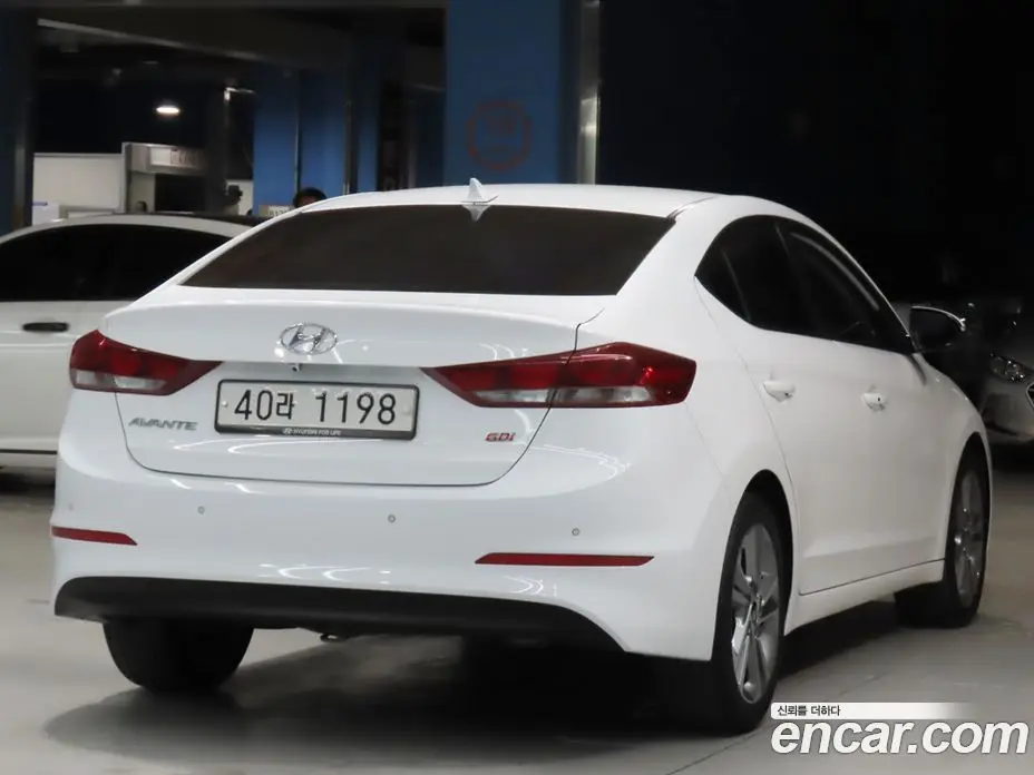 Hyundai Avante 2017 1.6 автомат (гидро), фото 4