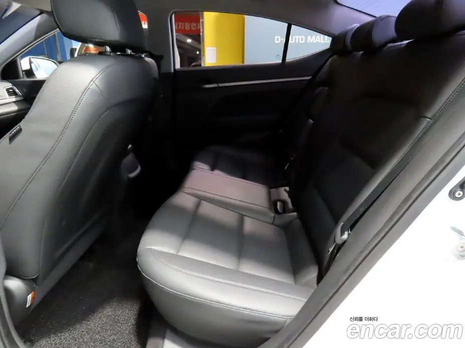 Hyundai Avante 2017 1.6 автомат (гидро), фото 7