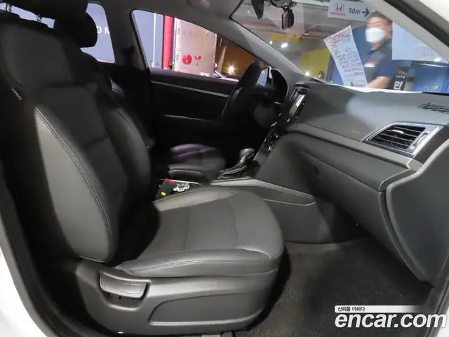 Hyundai Avante 2017 1.6 автомат (гидро), миниатюра 8