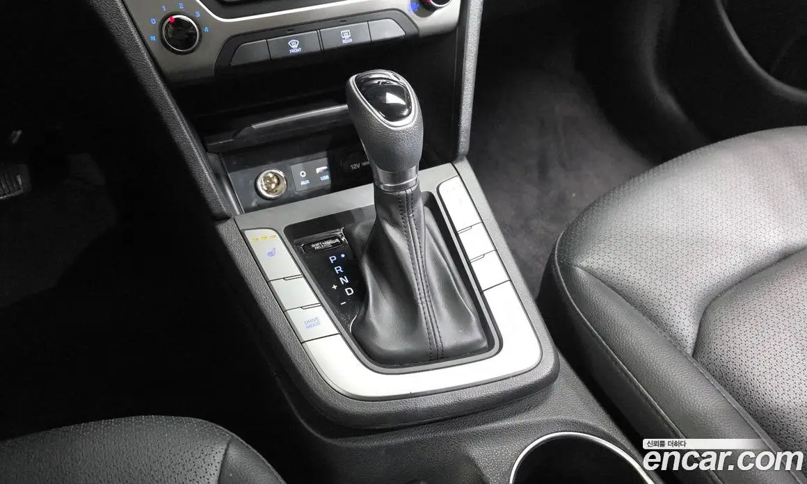 Hyundai Avante 2018 1.6 автомат (гидро), фото 12