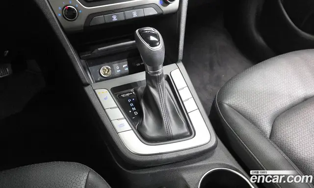 Hyundai Avante 2018 1.6 автомат (гидро), миниатюра 12