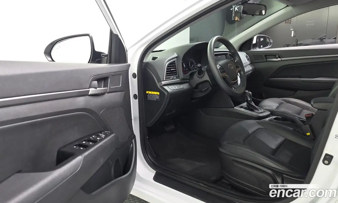 Hyundai Avante 2018 1.6 автомат (гидро), фото 13