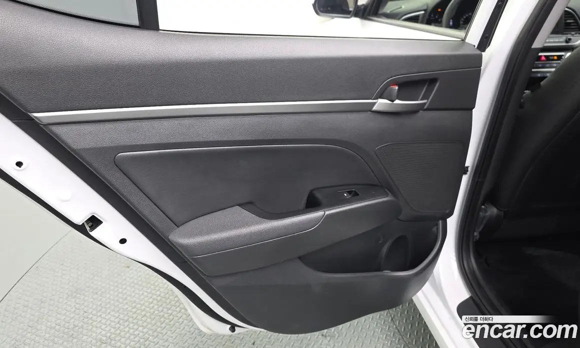 Hyundai Avante 2018 1.6 автомат (гидро), фото 15