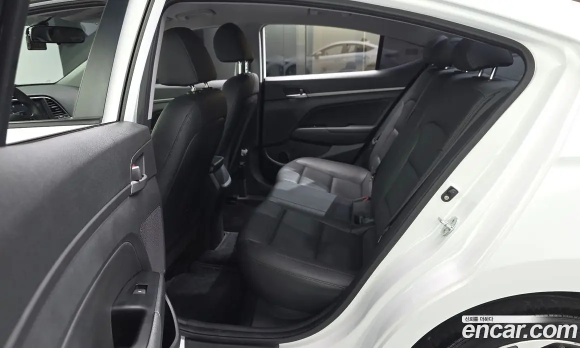 Hyundai Avante 2018 1.6 автомат (гидро), фото 16