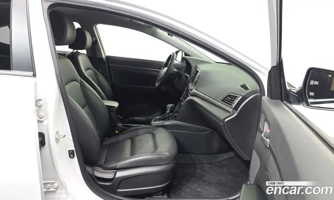 Hyundai Avante 2018 1.6 автомат (гидро), фото 17