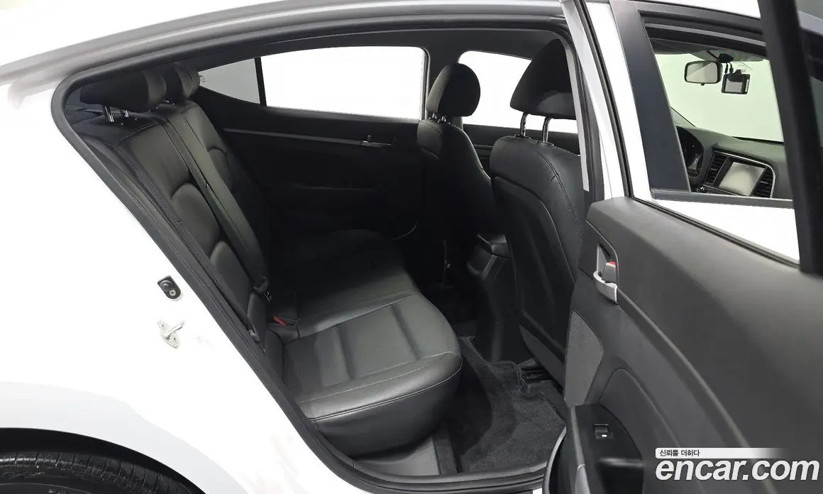 Hyundai Avante 2018 1.6 автомат (гидро), фото 18