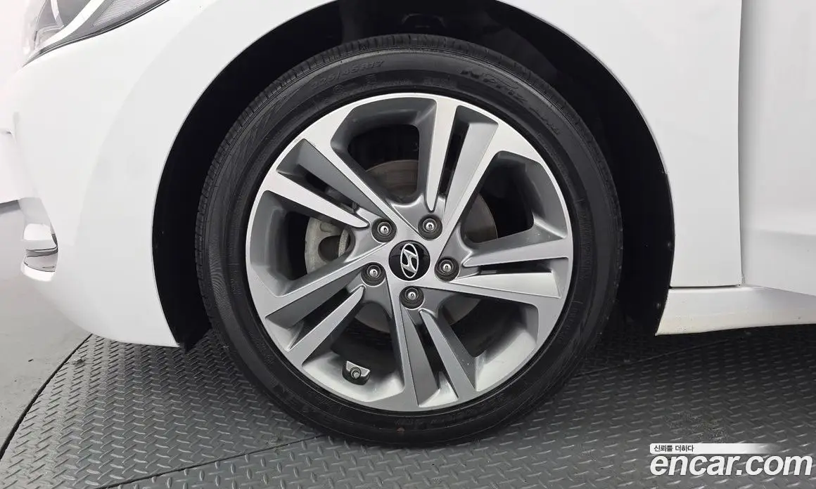 Hyundai Avante 2018 1.6 автомат (гидро), фото 5