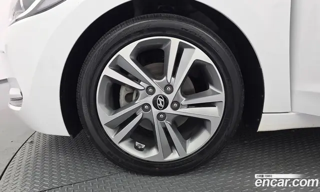 Hyundai Avante 2018 1.6 автомат (гидро), миниатюра 5
