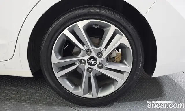 Hyundai Avante 2018 1.6 автомат (гидро), миниатюра 7