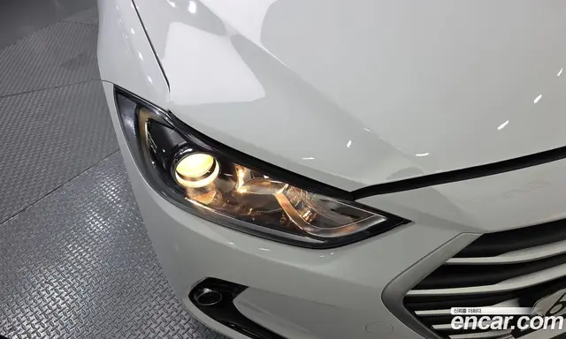 Hyundai Avante 2018 1.6 автомат (гидро), миниатюра 8