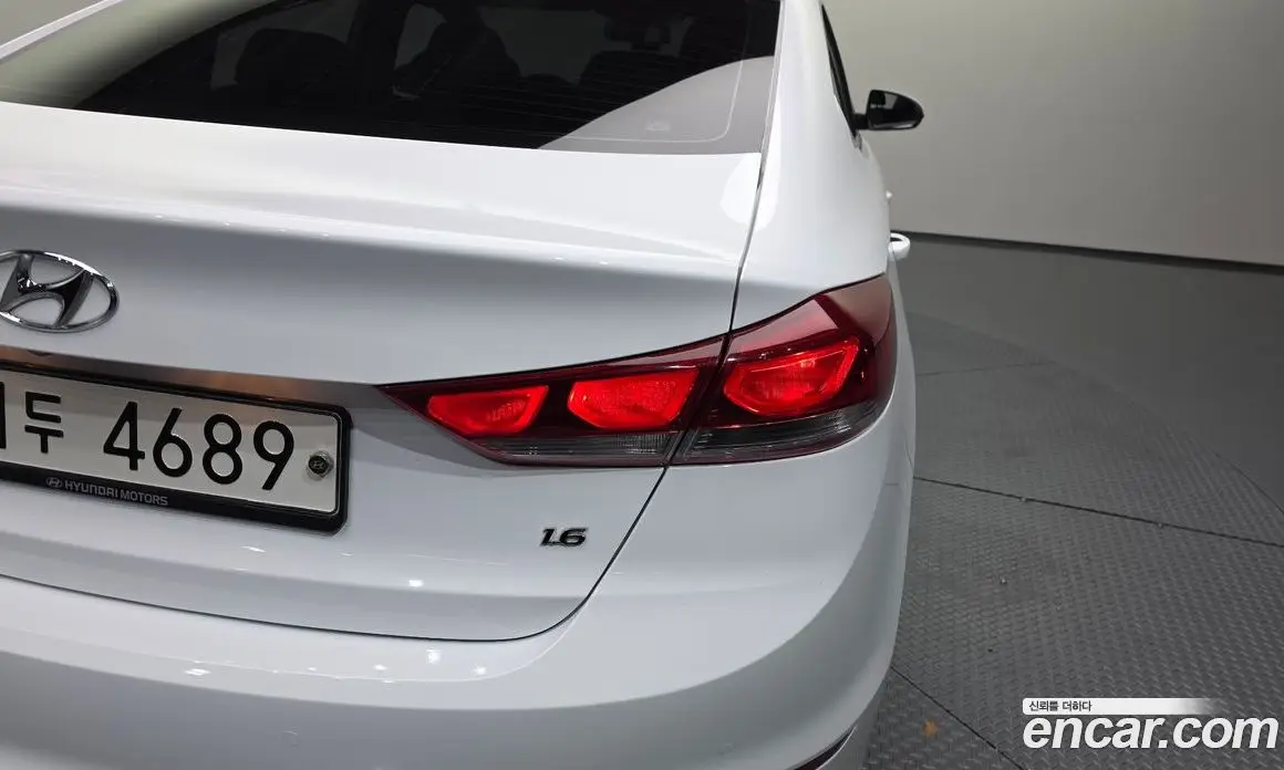 Hyundai Avante 2018 1.6 автомат (гидро), фото 9