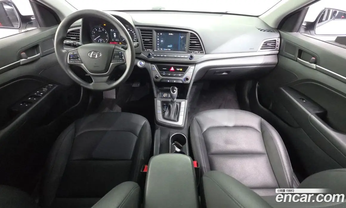 Hyundai Avante 2018 1.6 автомат (гидро), фото 10