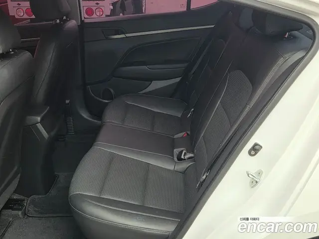 Hyundai Avante 2018 1.6 автомат (гидро), миниатюра 12