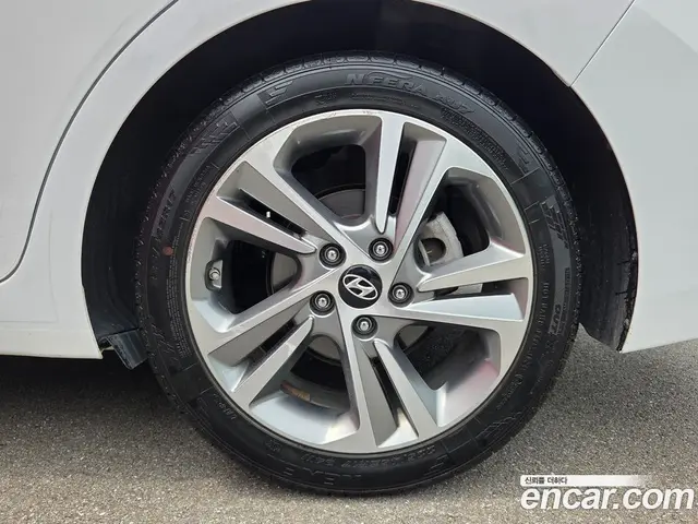 Hyundai Avante 2018 1.6 автомат (гидро), миниатюра 5 Hyundai Avante 2018 1.6 автомат (гидро), миниатюра 5