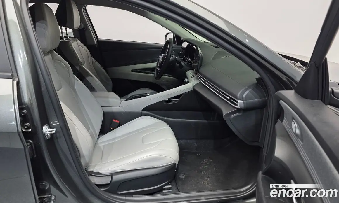 Hyundai Avante 2023 1.6 автомат (гидро), фото 11