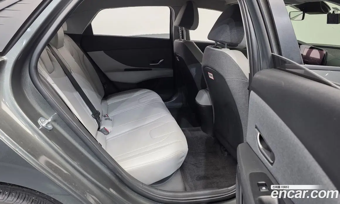 Hyundai Avante 2023 1.6 автомат (гидро), фото 12