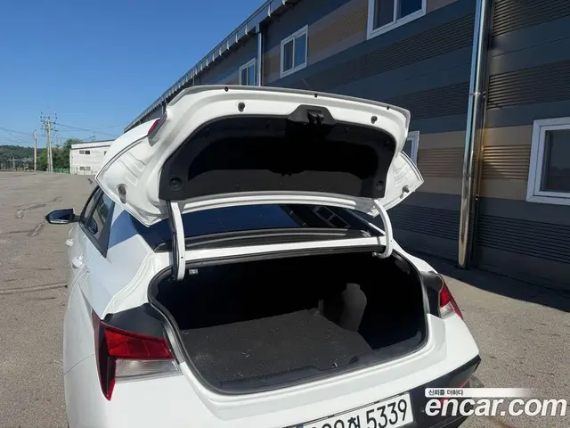Hyundai Avante 2024 1.6 автомат (гидро), миниатюра 11