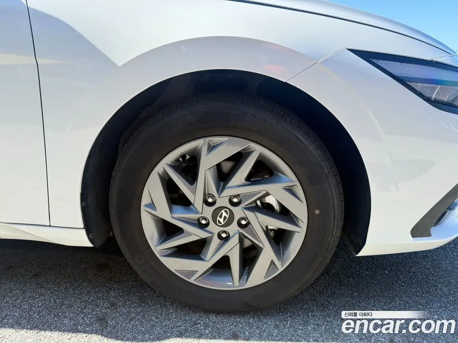 Hyundai Avante 2024 1.6 автомат (гидро), фото 17