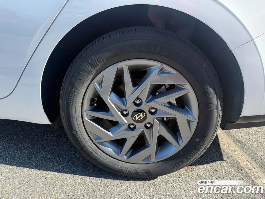 Hyundai Avante 2024 1.6 автомат (гидро), фото 18