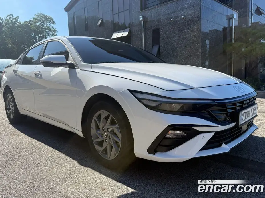 Hyundai Avante 2024 1.6 автомат (гидро), фото 3