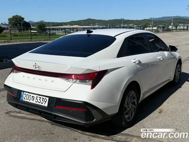 Hyundai Avante 2024 1.6 автомат (гидро), миниатюра 4