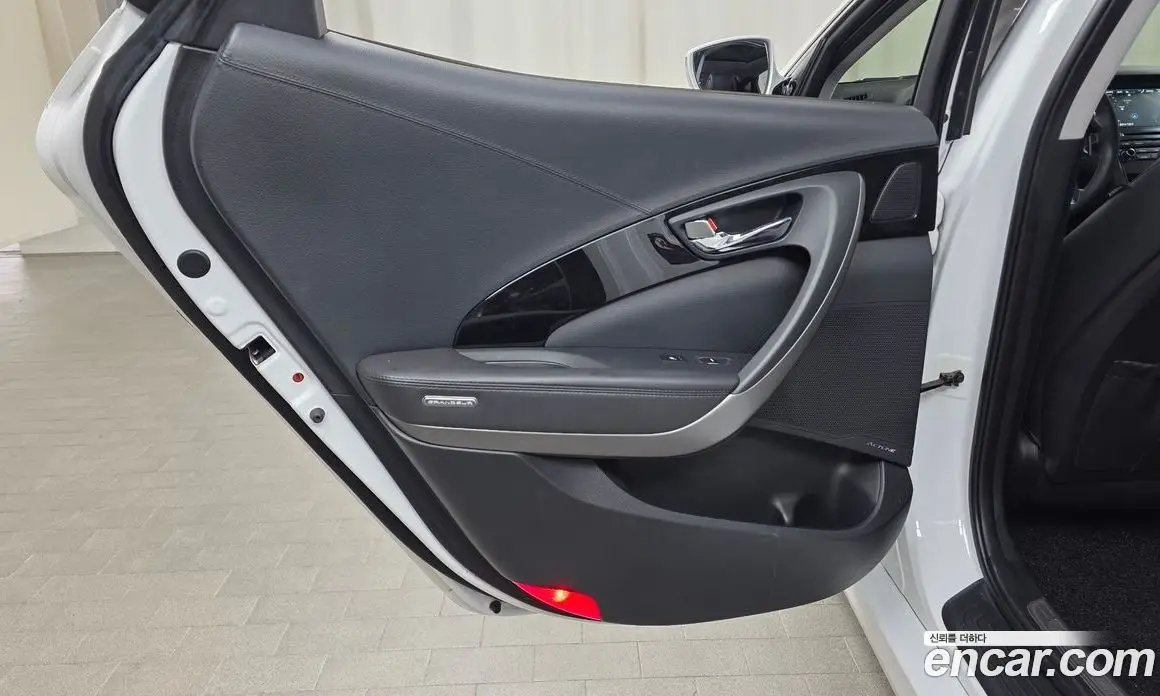 Hyundai Grandeur 2016 2.4 автомат (гидро), фото 15