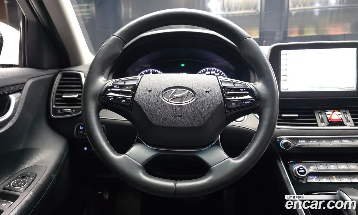 Hyundai Grandeur 2018 2.4 автомат (гидро), фото 13