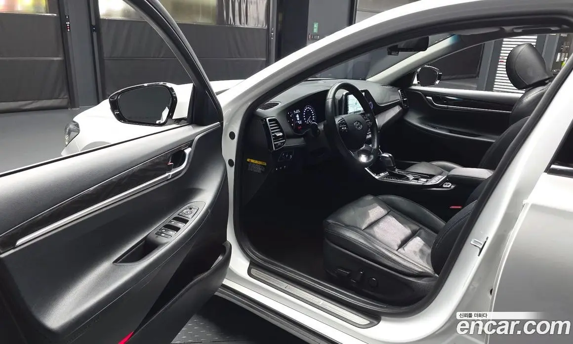 Hyundai Grandeur 2018 2.4 автомат (гидро), фото 10