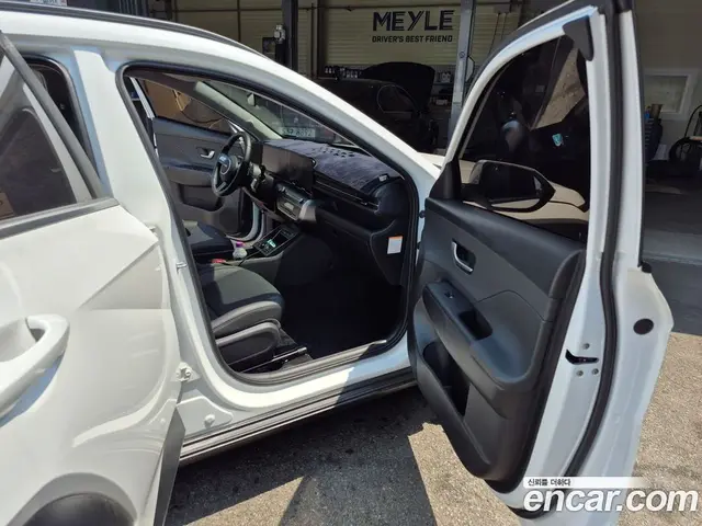 Hyundai Kona 2025 1.6 автомат (гидро), миниатюра 3