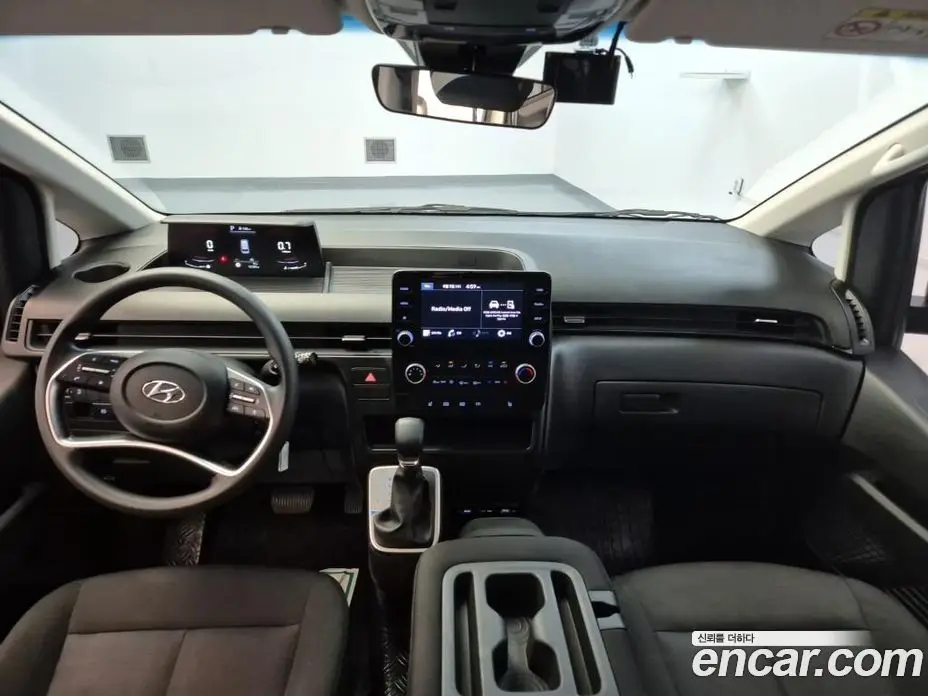 Hyundai Staria 2022 2.2 автомат (гидро), фото 7