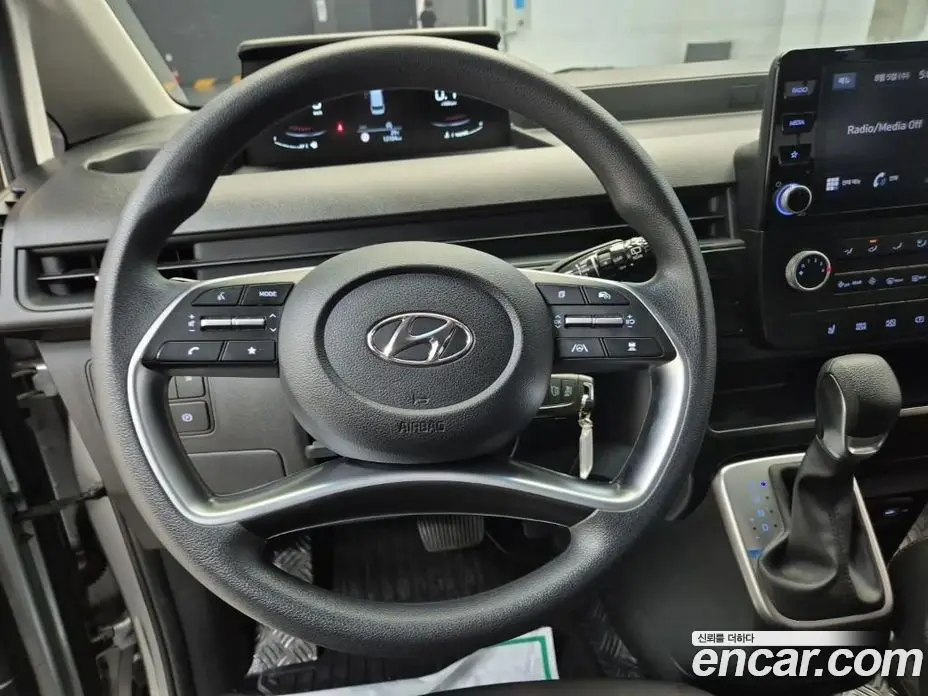 Hyundai Staria 2022 2.2 автомат (гидро), фото 9