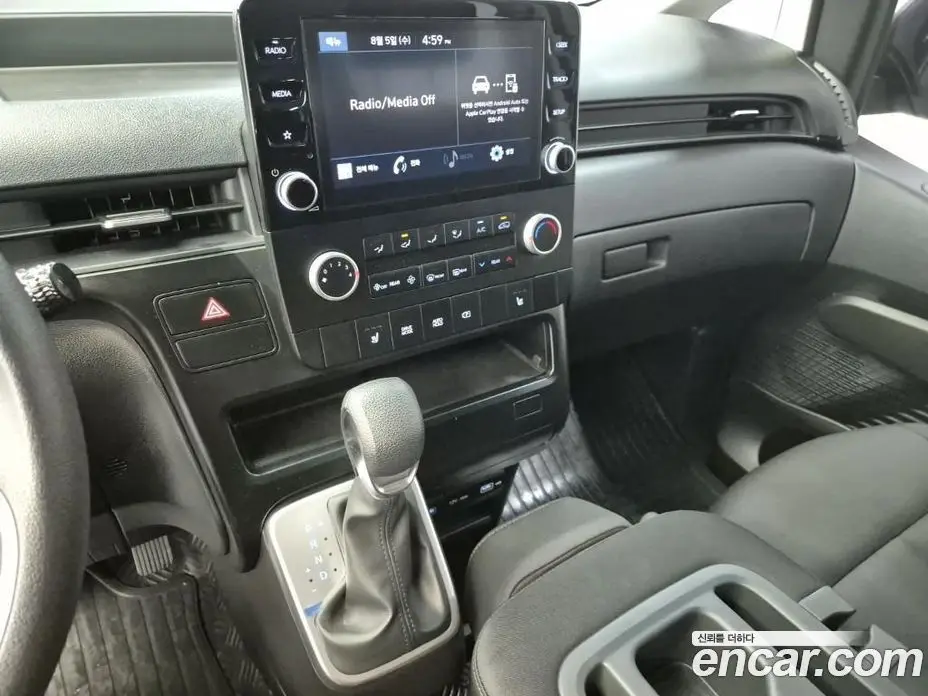 Hyundai Staria 2022 2.2 автомат (гидро), фото 10