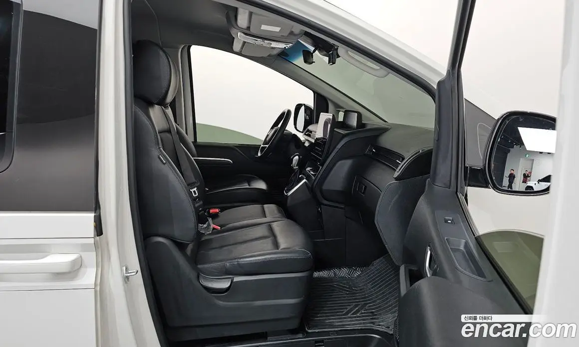 Hyundai Staria 2022 2.2 автомат (гидро), фото 16