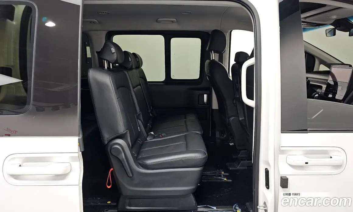 Hyundai Staria 2022 2.2 автомат (гидро), фото 17