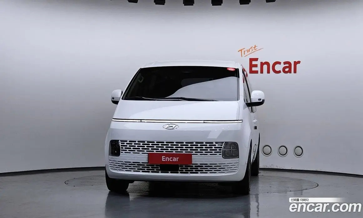 Hyundai Staria 2022 2.2 автомат (гидро), фото 3