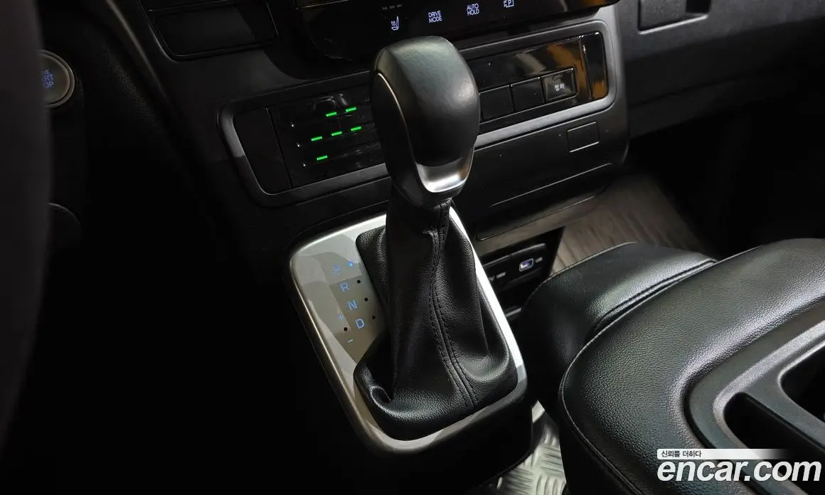 Hyundai Staria 2023 3.5 автомат (гидро), фото 12