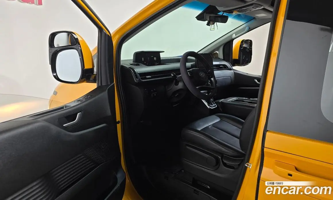 Hyundai Staria 2023 3.5 автомат (гидро), фото 13