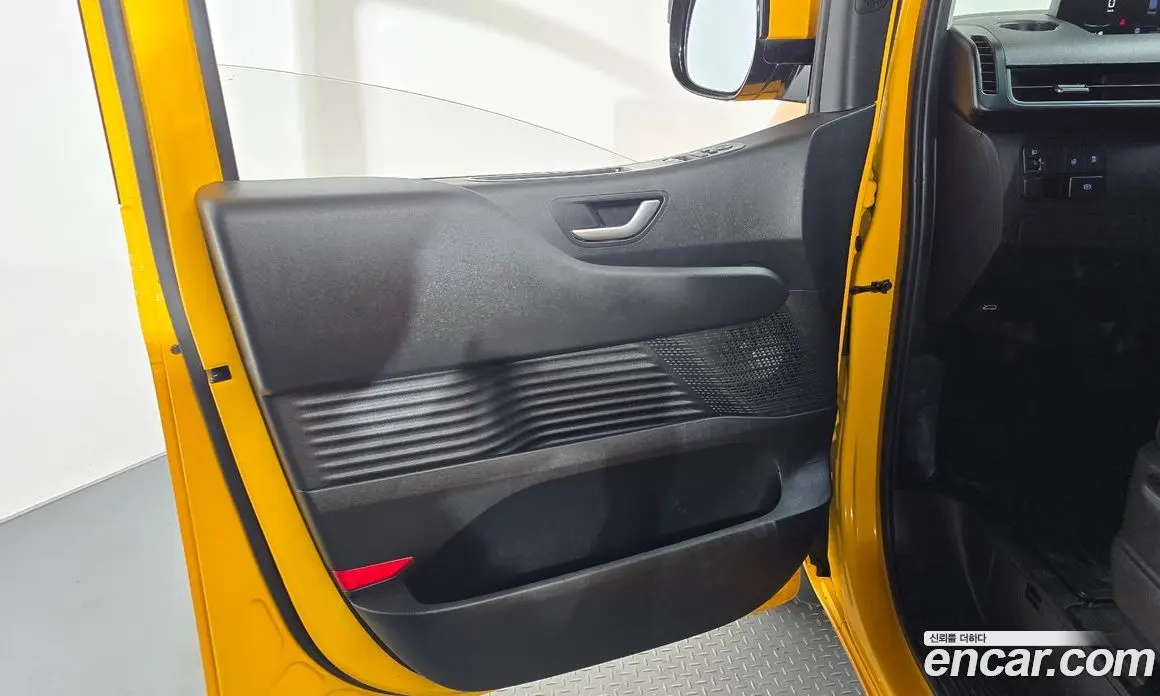 Hyundai Staria 2023 3.5 автомат (гидро), фото 14