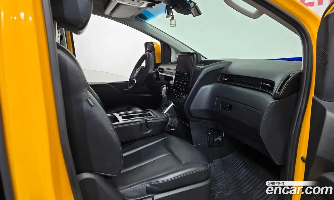 Hyundai Staria 2023 3.5 автомат (гидро), фото 16