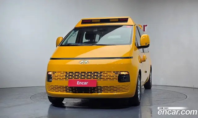 Hyundai Staria 2023 3.5 автомат (гидро), миниатюра 3