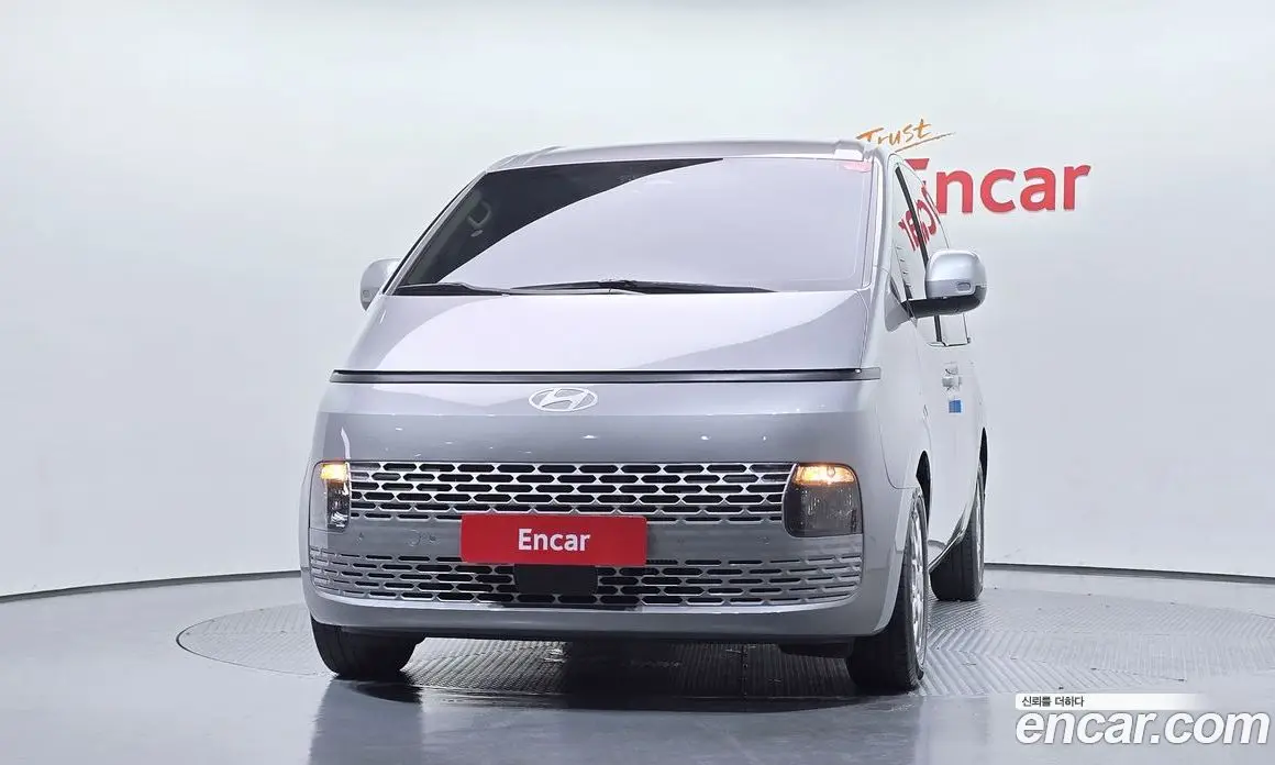Hyundai Staria 2025 2.2 автомат (гидро), фото 3