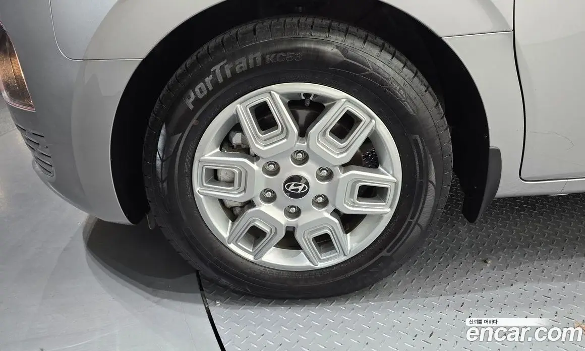 Hyundai Staria 2025 2.2 автомат (гидро), фото 5