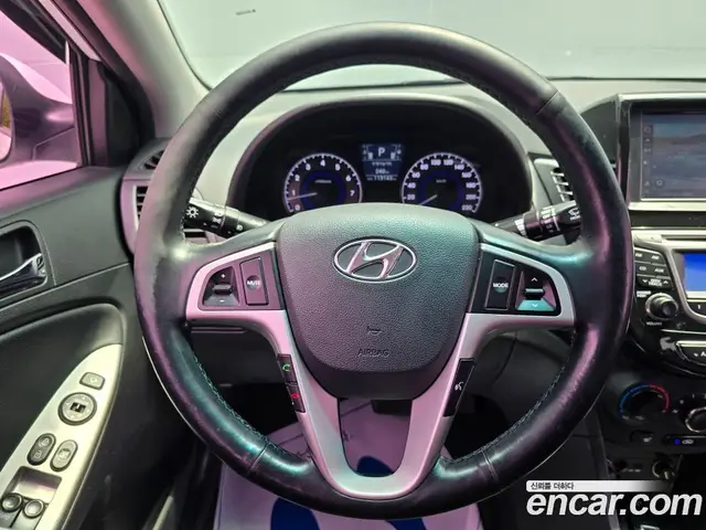 Hyundai Accent 2013 1.4 автомат (гидро), миниатюра 8