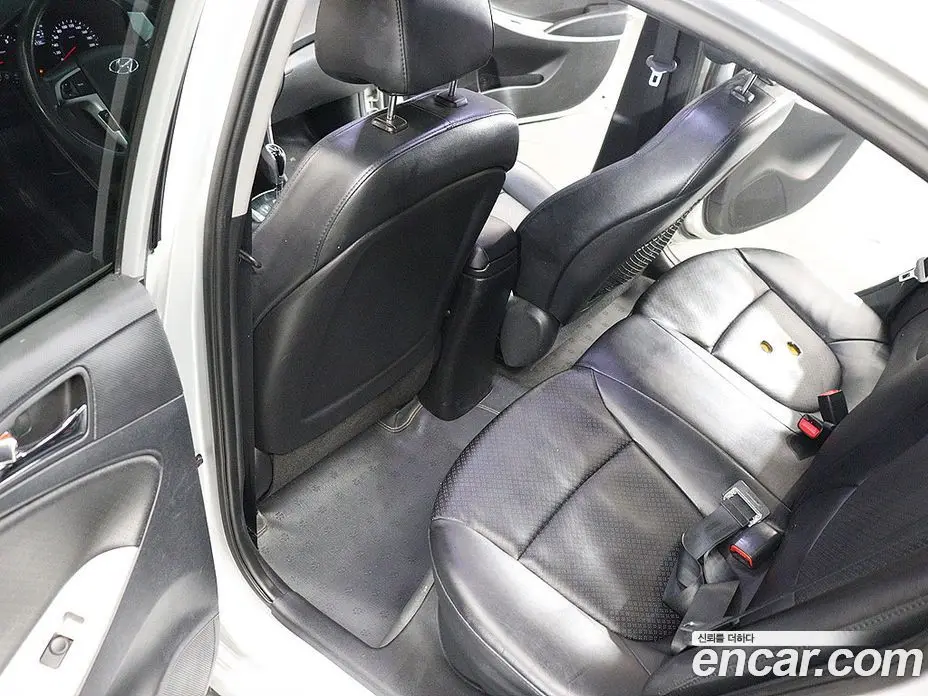 Hyundai Accent 2013 1.4 автомат (гидро), фото 17