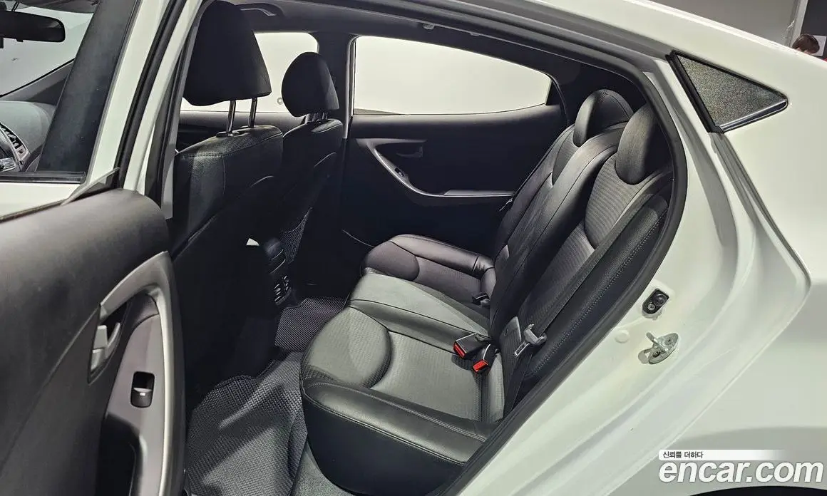 Hyundai Avante 2014 1.6 автомат (гидро), фото 17
