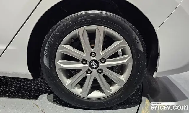 Hyundai Avante 2014 1.6 автомат (гидро), миниатюра 7
