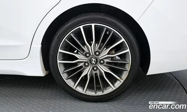 Hyundai Avante 2016 1.6 автомат (гидро), миниатюра 7