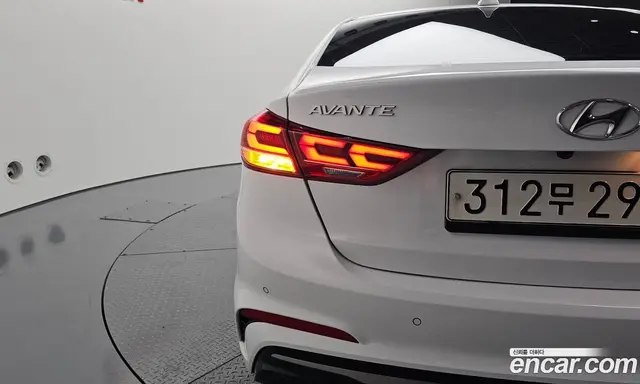 Hyundai Avante 2016 1.6 автомат (гидро), миниатюра 9